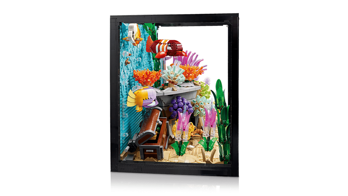 The Stunning LEGO Aquarium Set Tropical Marine Diorama | BrickmonVault - Image 3