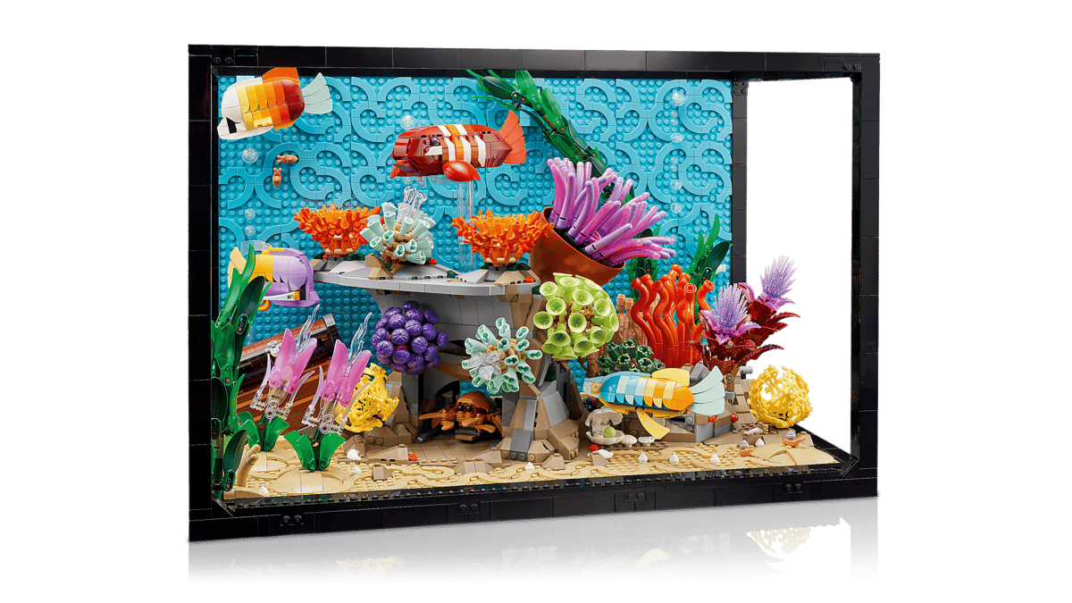 The Stunning LEGO Aquarium Set Tropical Marine Diorama | BrickmonVault - Image 4