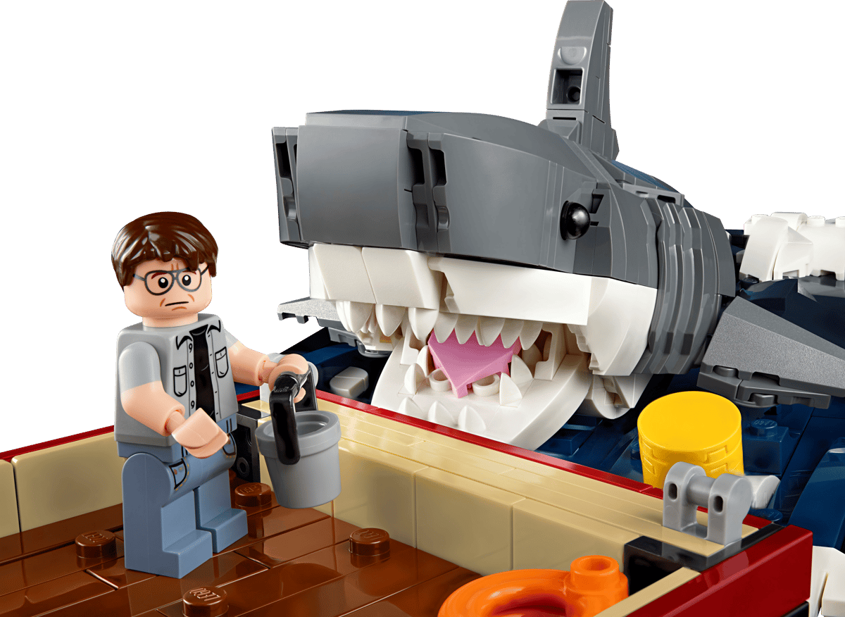 The Breathtaking LEGO Jaws Shark Cinema Display Model | BrickmonVault - Image 4