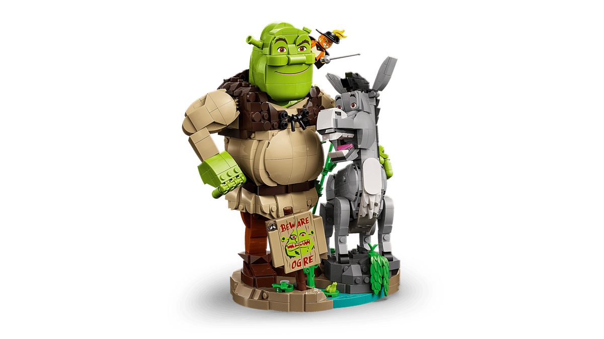 The Heartwarming LEGO Shrek Set Swamp Trio Diorama | BrickmonVault - Image 2