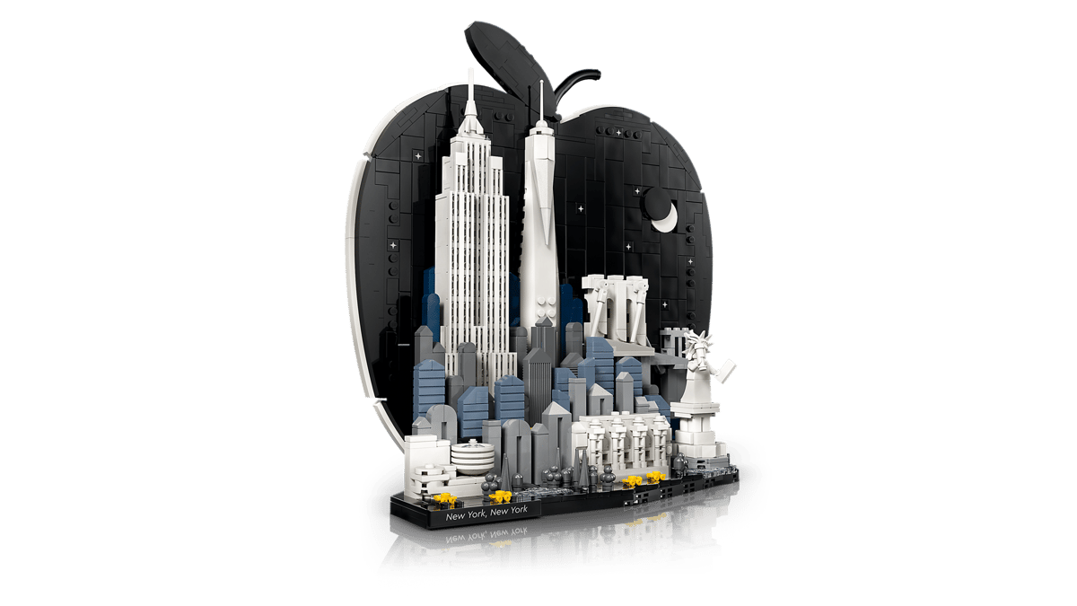 The Magnificent LEGO New York City The Big Apple Skyline Diorama | BrickmonVault - Image 2