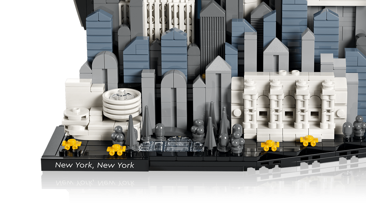 The Magnificent LEGO New York City The Big Apple Skyline Diorama | BrickmonVault - Image 4