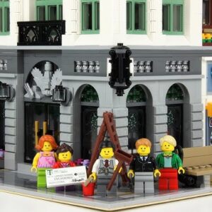 Alternative view of LEGO Brick Bank (10251)