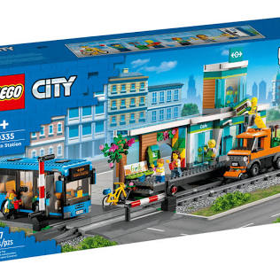 Splendid Central Train Station LEGO City Set | BrickmonVault - Image 5