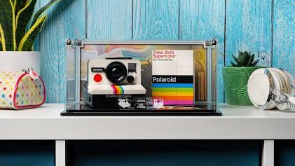 Retro Polaroid Camera Display Case Acrylic | BrickmonVault - Image 4